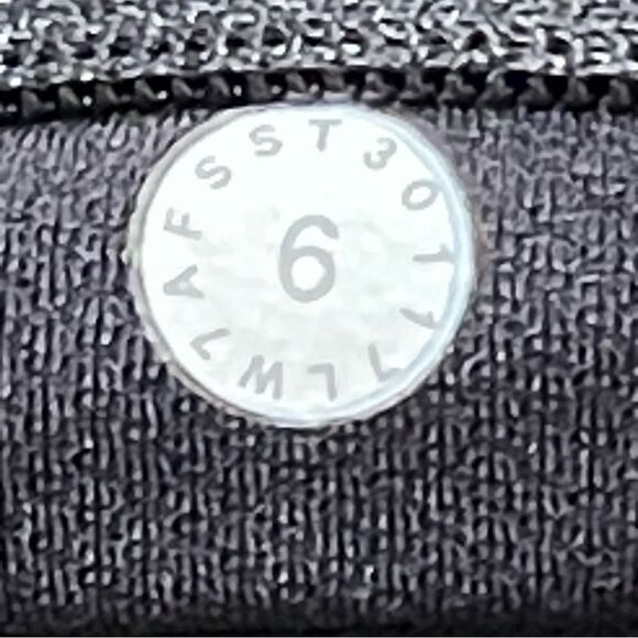 LULULEMON Speed Short (4-way Stretch 2.5")
Formation Alpine White Black / Black - Picture 10 of 10